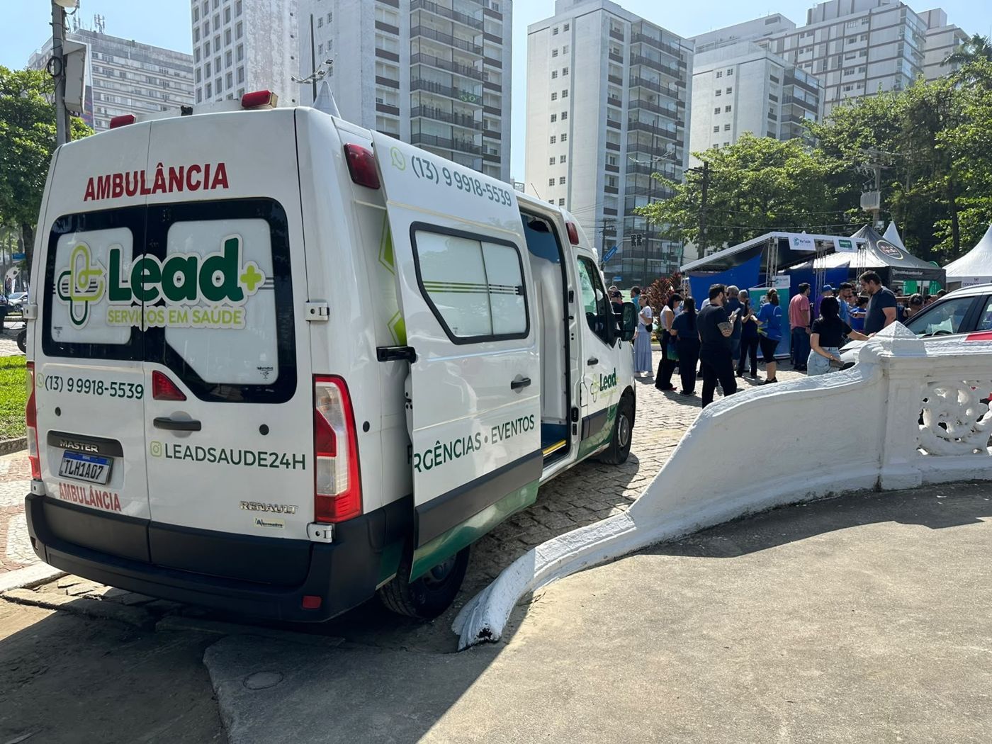 Feira na orla: Presença LEAD no meio do público